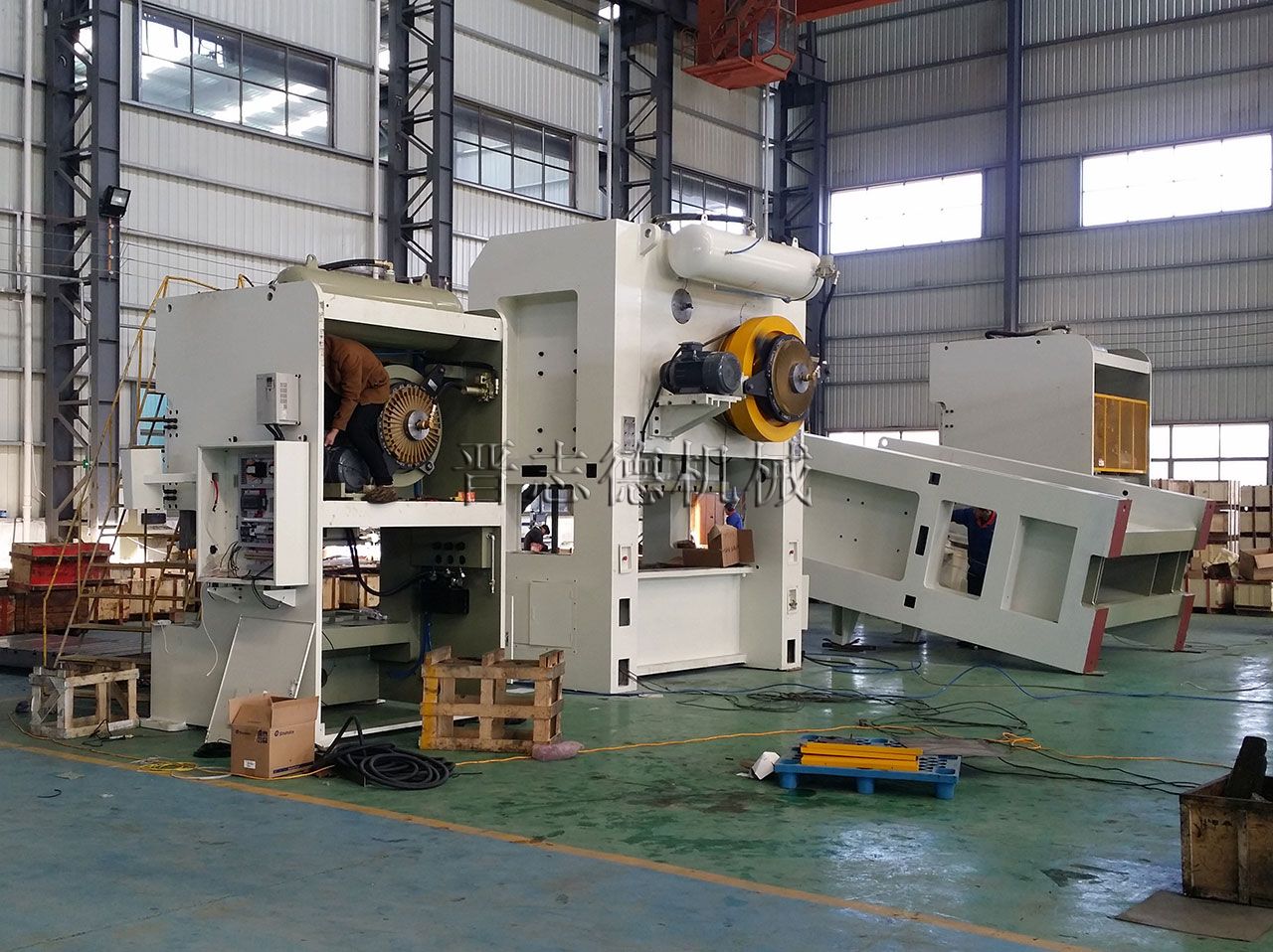 閉式雙曲軸沖床加工,閉式雙曲軸沖床生產